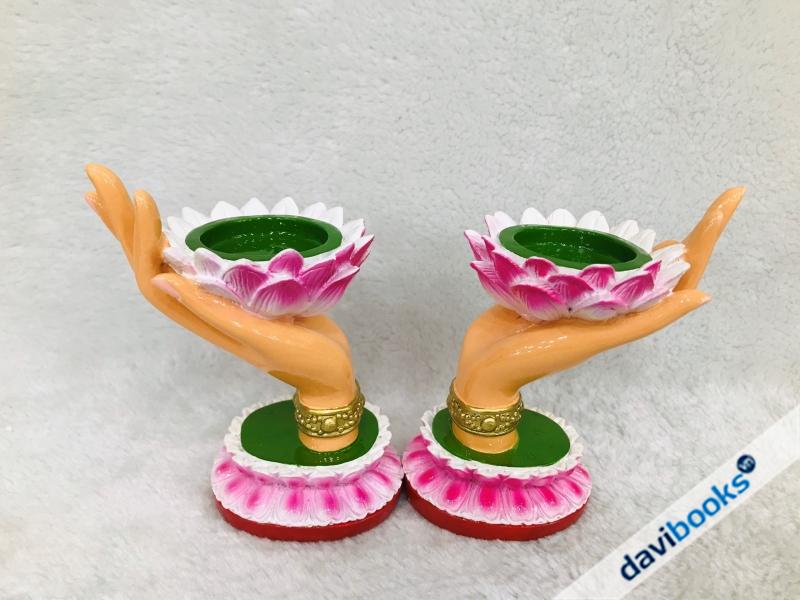 (ad5335) Bàn Tay Dâng Đèn